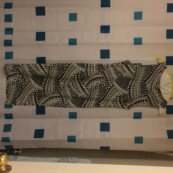 Black & White Patterned Midi Length Dress - Picture 3 of 3